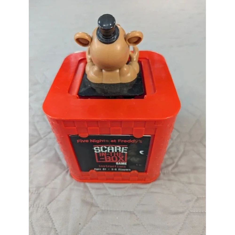 Five Nights at Freddys Scare In The Box Game Works Freddy Fazbear - Missing Lid